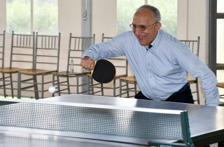 Bailoterapia y tenis de mesa en la PUCE-SI, una iniciativa que activa la práctica deportiva