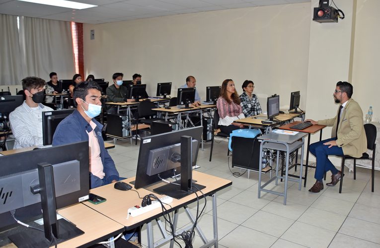 Estudiantes de la Carrera de Contabilidad y Auditoría participaron en la Charla ¨Servicios en línea y el manejo de la página web del SRI¨
