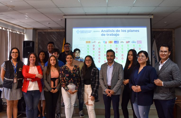 Estudiantes de la PUCE Ibarra promueven la democratización a través de plataformas digitales