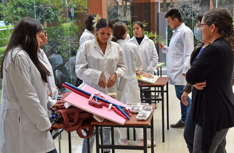 Estudiantes de Zootecnia exponen sus trabajos de fin de curso