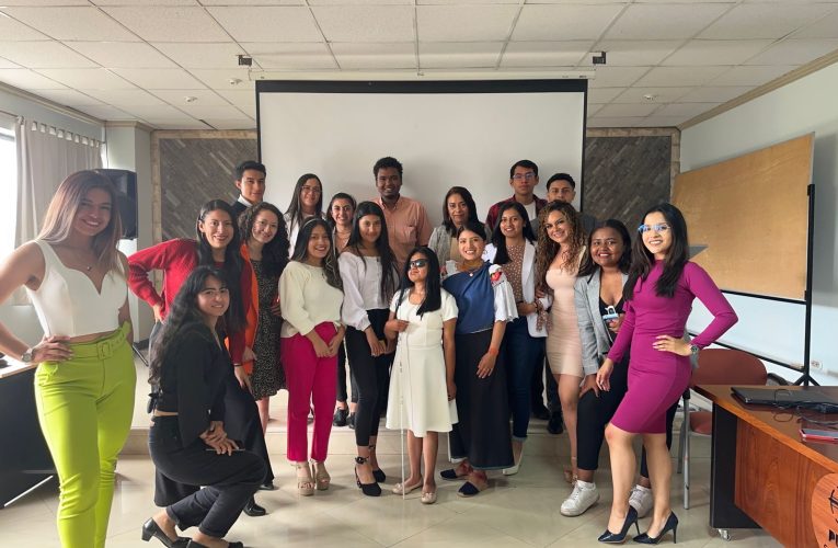 Estudiantes de octavo nivel participaron en Coloquio académico “Comunicar 2023”