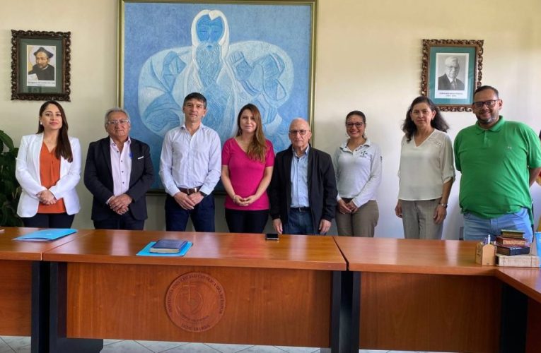 La PUCE Ibarra firmó un convenio de cooperación interinstitucional IANCEM