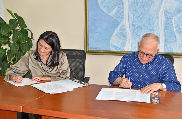 La PUCE Ibarra firmó un convenio con el Centro Odontológico Neurofocal Jade Center, Integrative Medicine