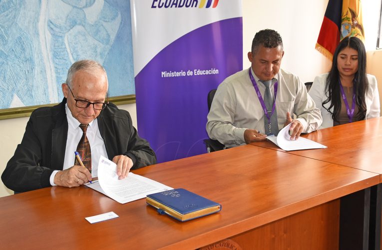 La PUCE Ibarra firmó la suscripción del acta de entrega recepción de beneficios con la Coordinación Zonal 1