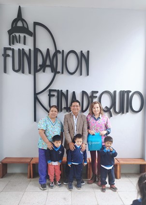 Delegados de la PUCE Ibarra visitaron el centro terapéutico de la Fundación Reina de Quito.